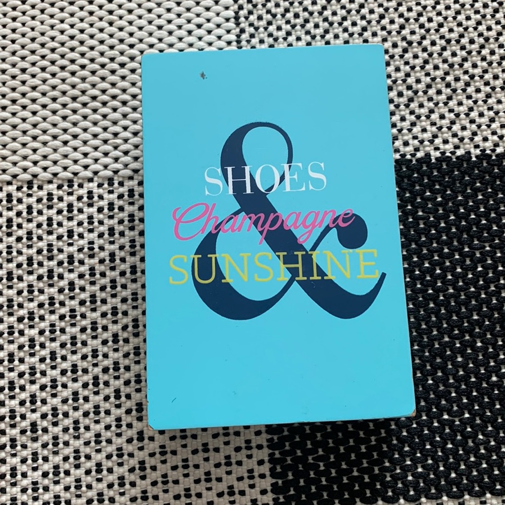 Shoes Champagne & sunshine wood decor
